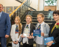 Узнагароджанне пераможцаў конкурсу “Янка Маўр: вандраванне па зорках” Узнагароджанне пераможцаў конкурсу “Янка Маўр: вандраванне па зорках”